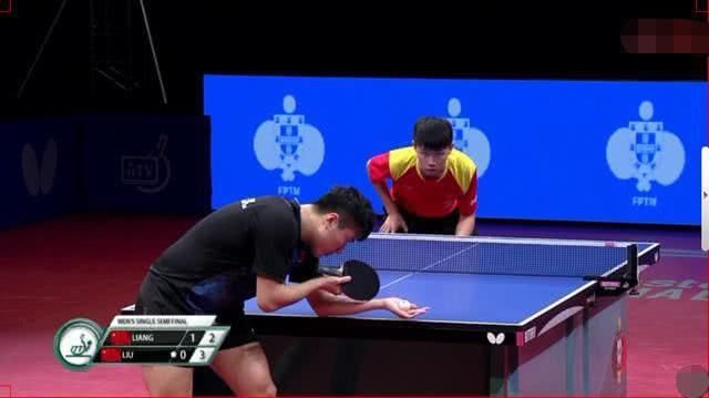 四的背后 四的背后